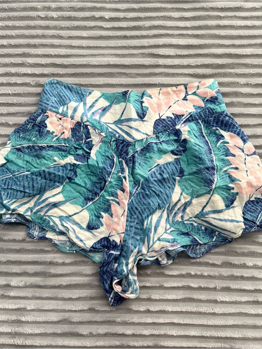 American Eagle Outfitters Tropical Leaf Print Shorts in Teal, Blue & Pink